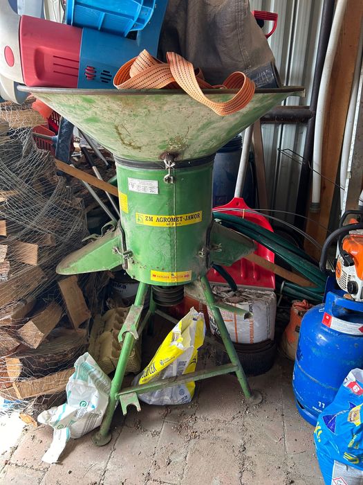 Młynek do zboża bąk