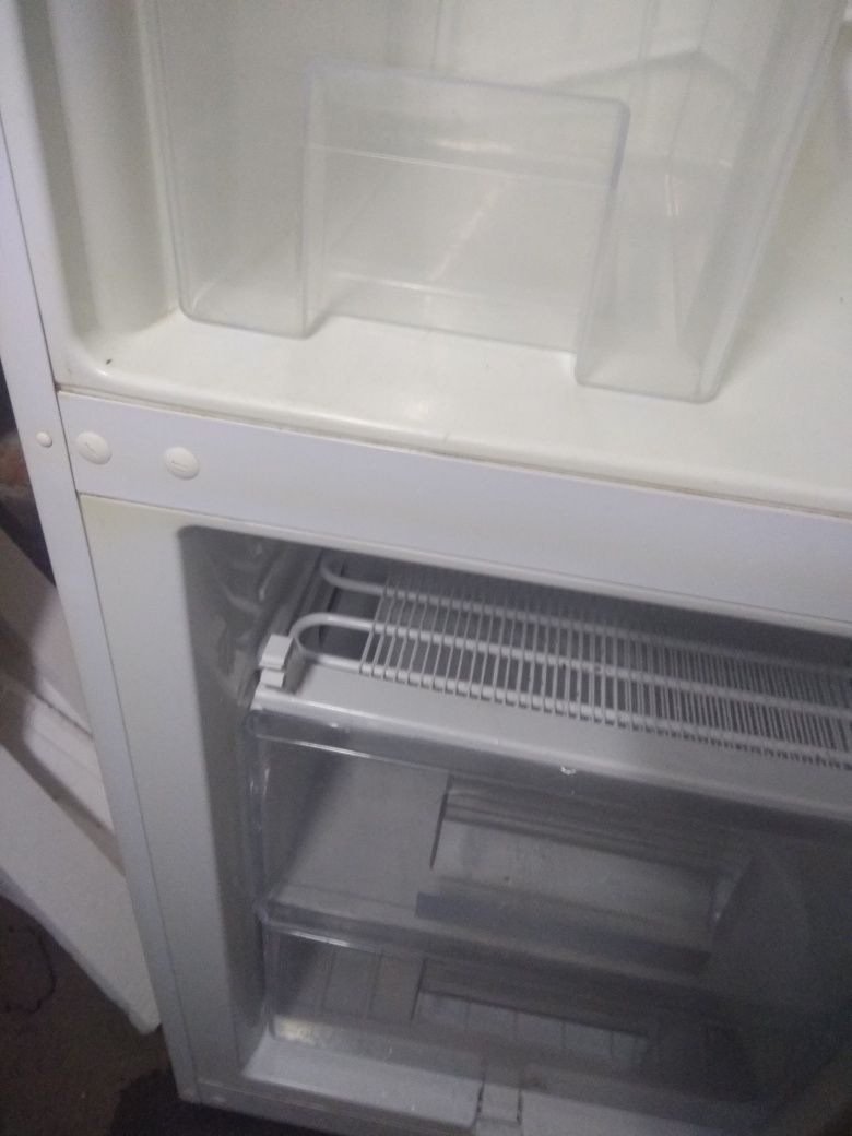 Холодильник zanussi