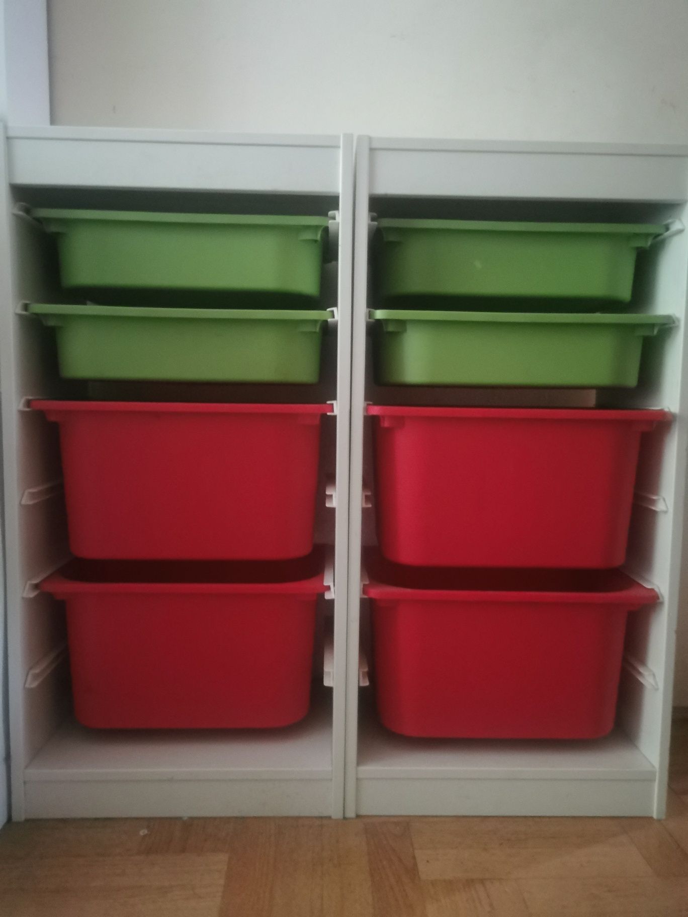Regał Trofast Ikea wraz z pudełkami. 

Wymiary:
- wysokość 94
