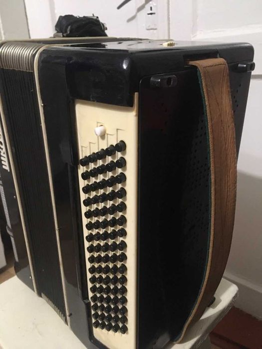 Баян Готово-виборний "Школьник2"_дуже компактний у відмінному стані