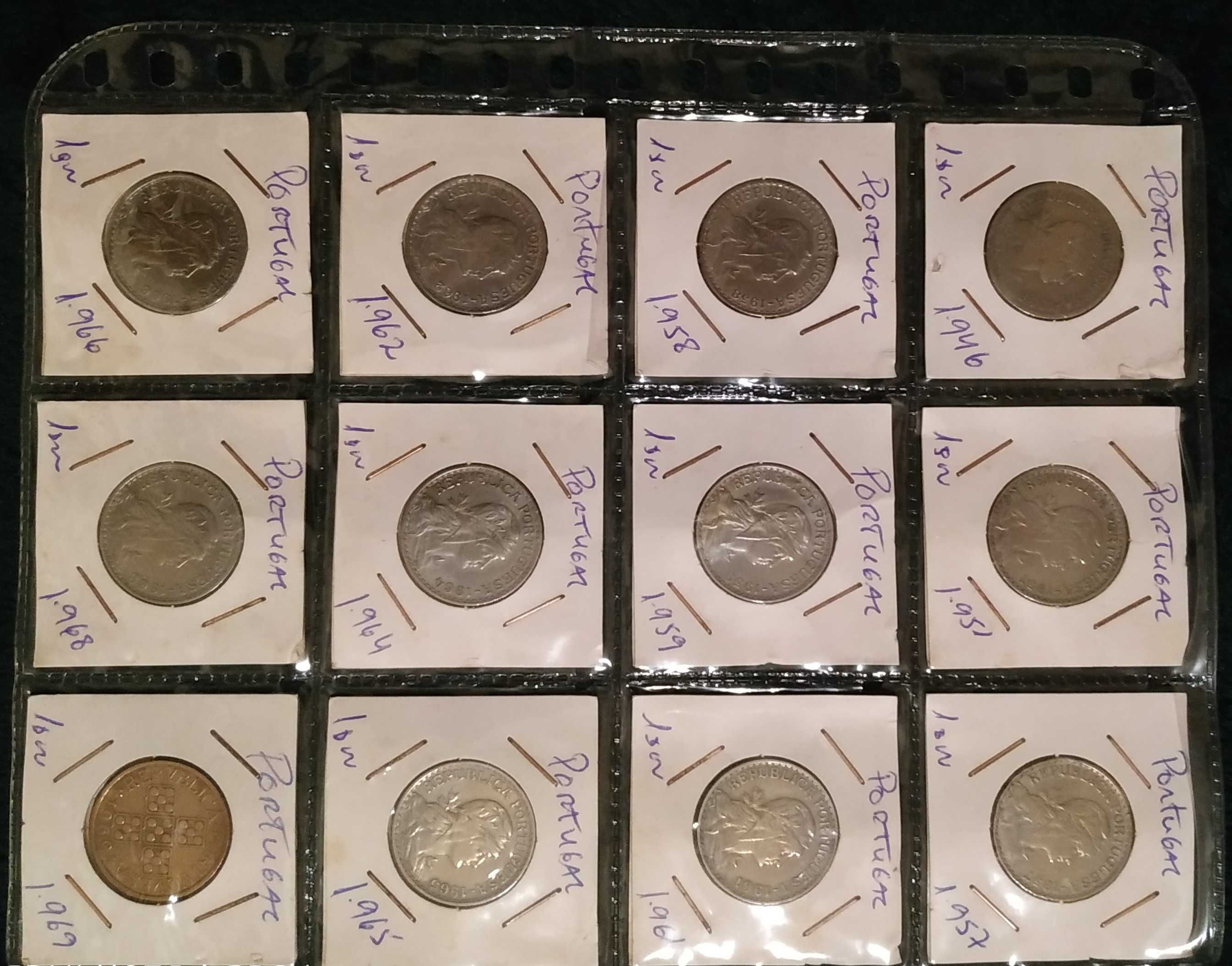 Capa com 12 moedas diferentes (P11)