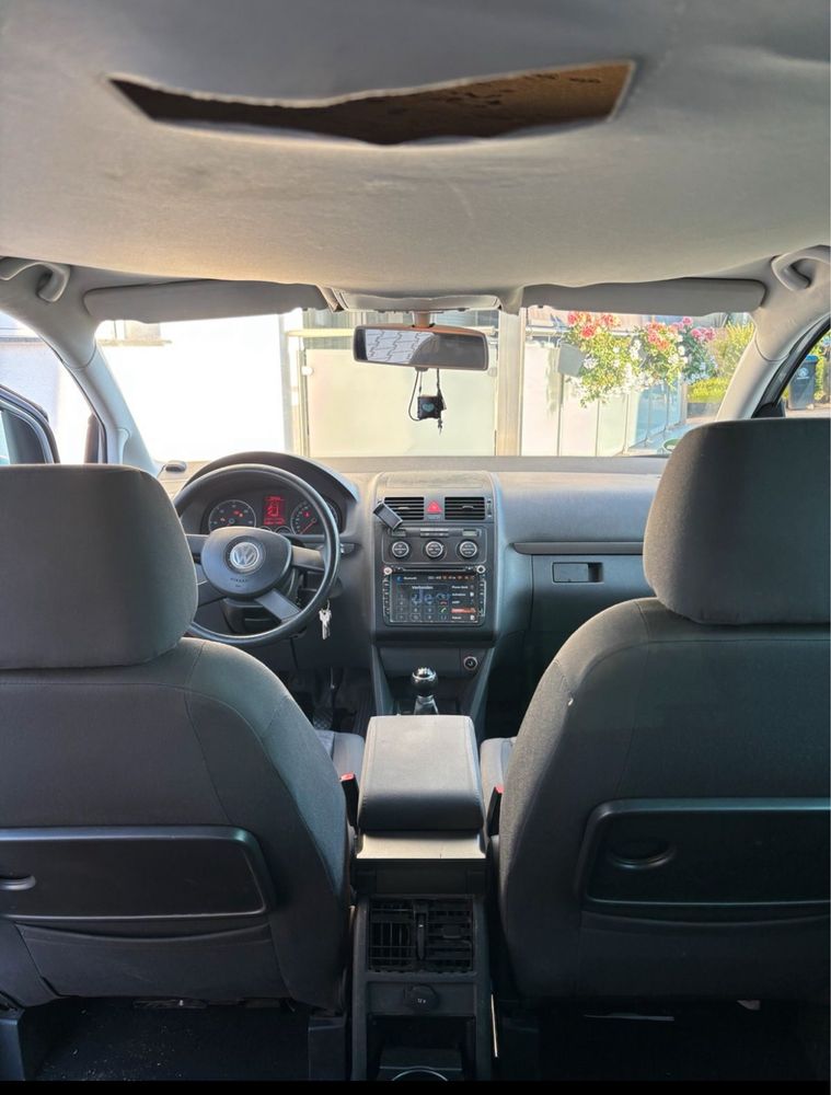Автомобіль volkswagen touran