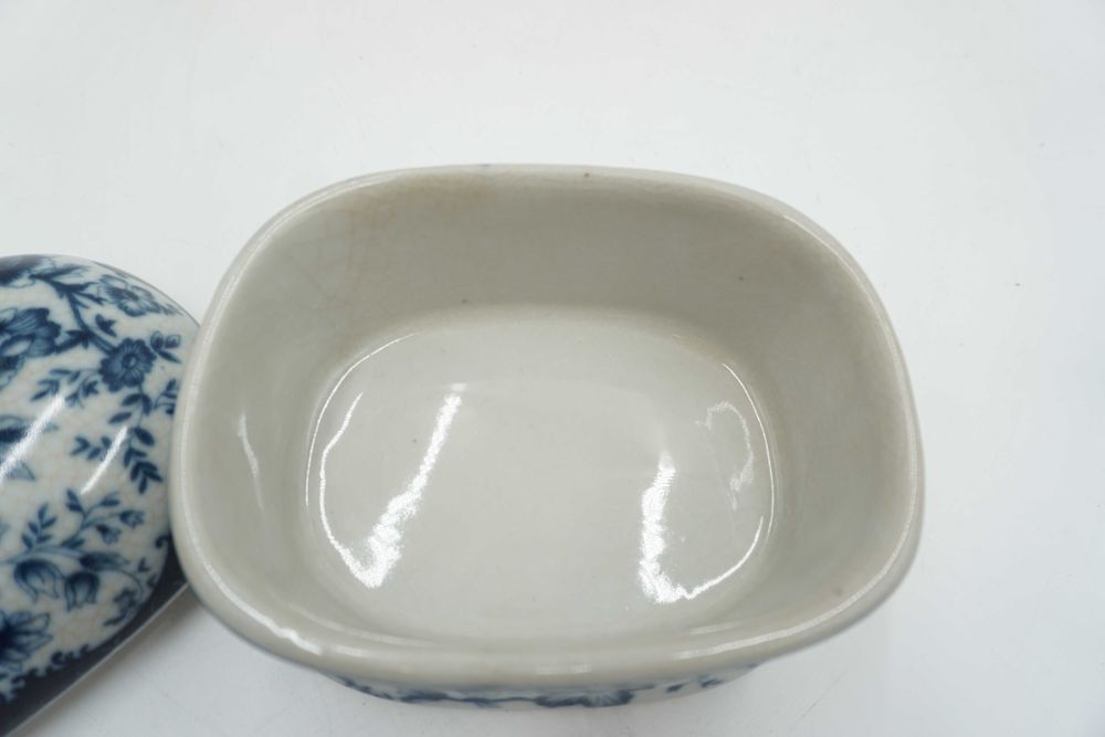 SZKATUŁKA puzderko porcelana z brązem