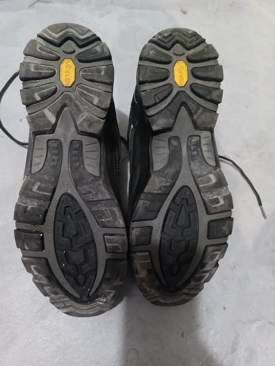 Buty robocze DeWalt.