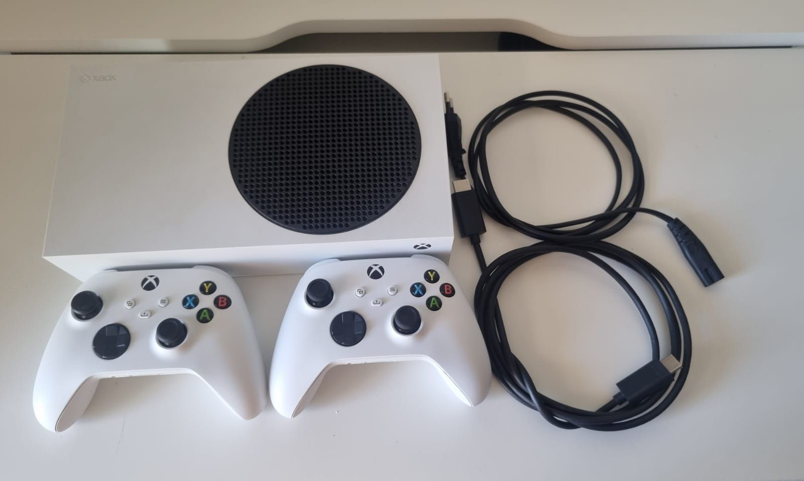 Xbox series s 512Gb + 2 comandos e cabos

- Cabos Força e HDMI
-2 C