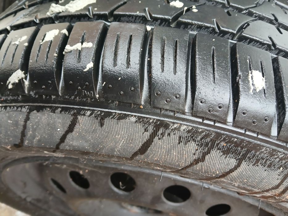 Pneu suplente 2 novos