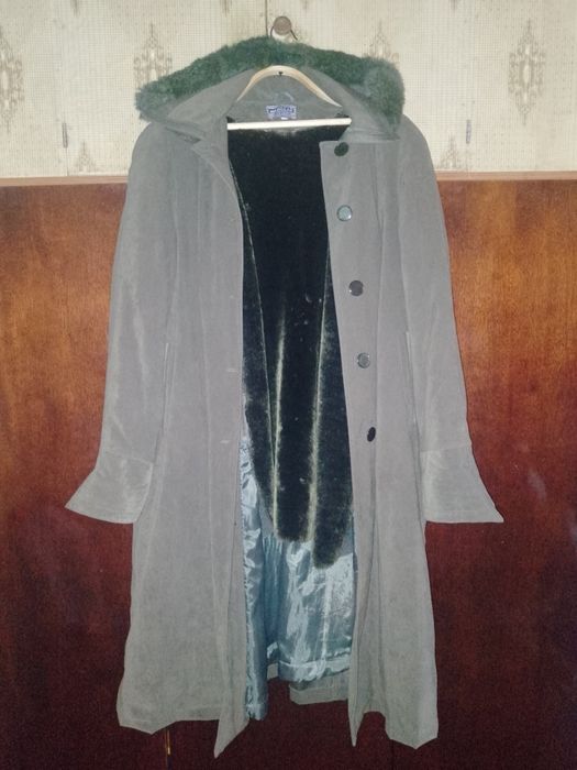 Продається пальто зимове жіноче.