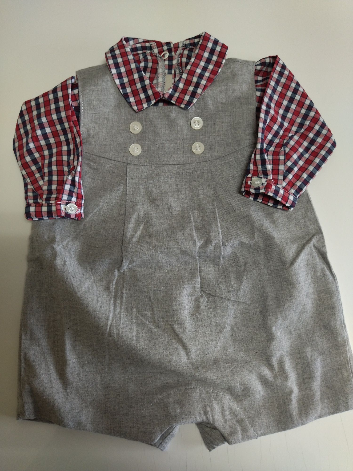 Conjunto macacão e body Chicco 6 meses