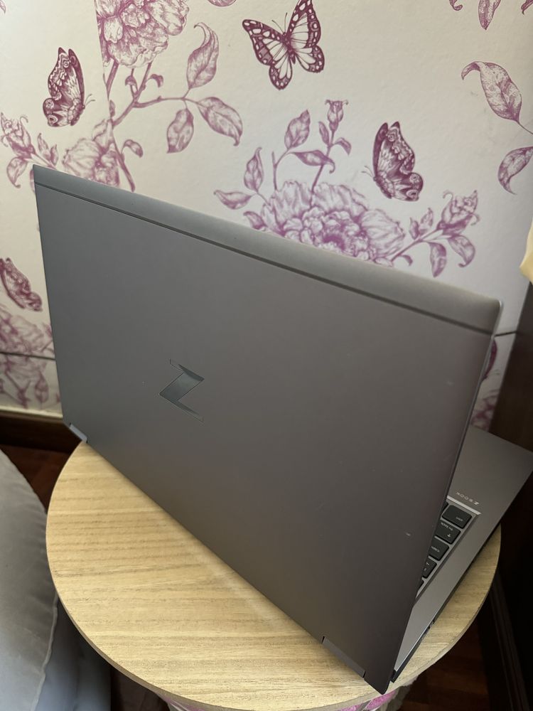 HP ZBook Fury 15 G7 | i7-10850H | 64gb ram | 1tb