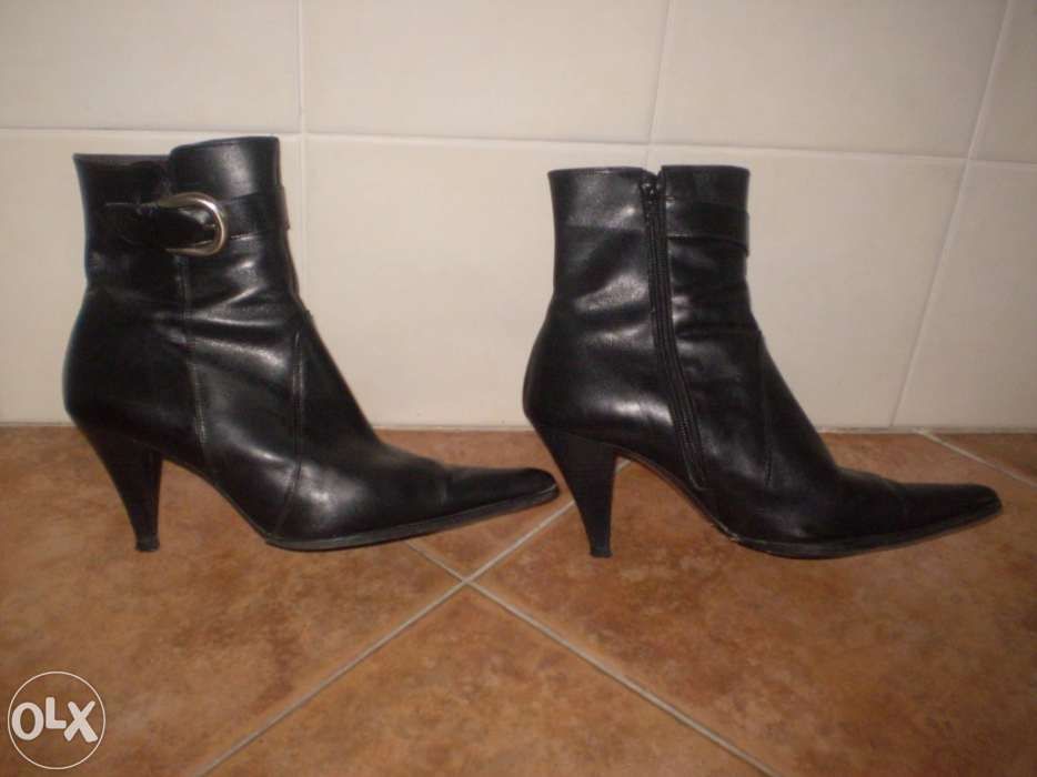 Botas e sandalias em pele nº 39