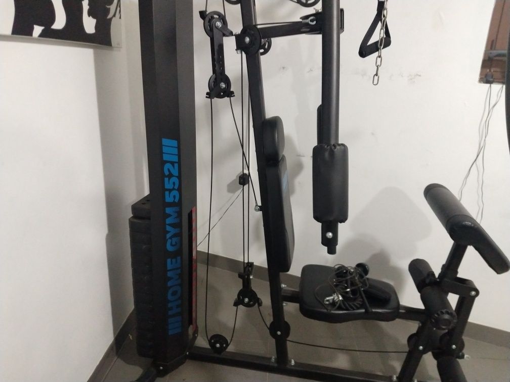 Máquina de exercícios multifuncional