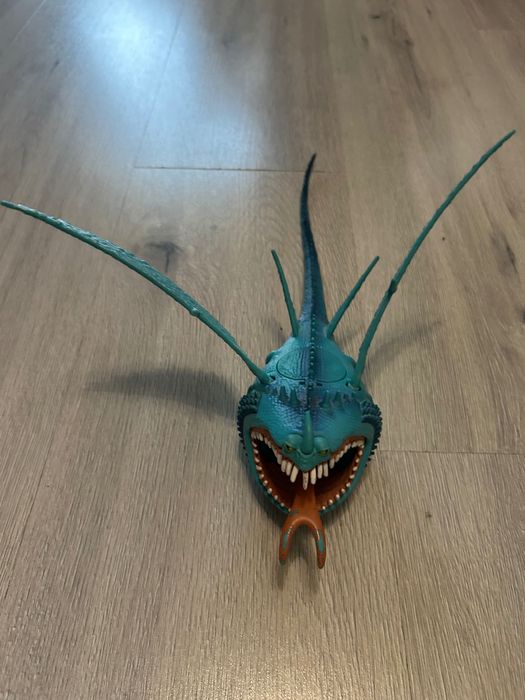 Фігурки драконів та динозаврів