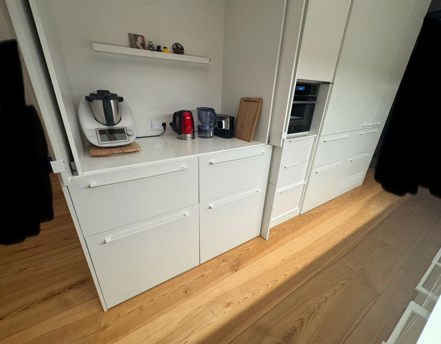 Kuchnia - wysokie szafki kuchenne