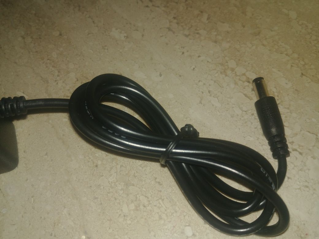 Zasilacz 5V 2A model RY-0520 IN PUT 100-240VAC 50/60Hz OUTPUT 5V 2A