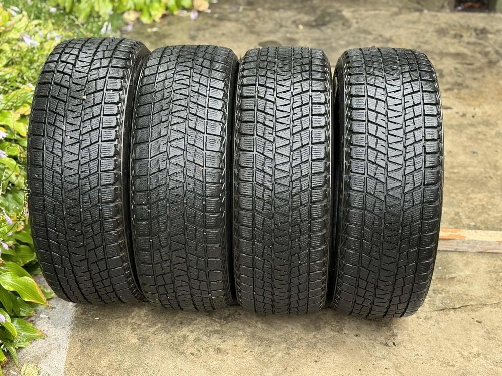 Зимові шини 225/60 R17 99R Bridgsone blizzak DM-V1