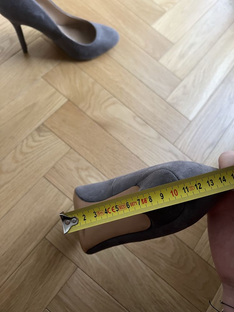 Szare szpilki obcasy 39 zamszowe Zara buty na obcasie eleganckie