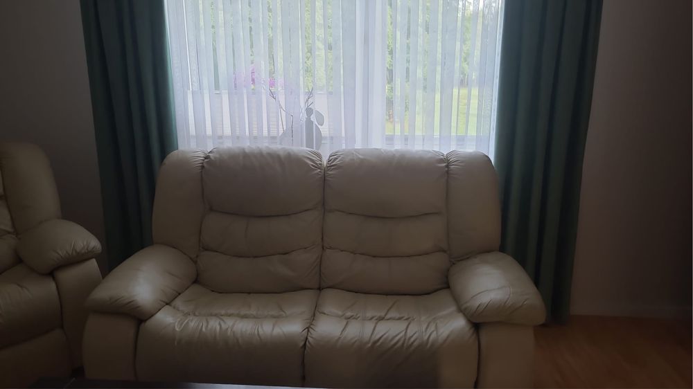 skórzana kanapa dwuosobowa