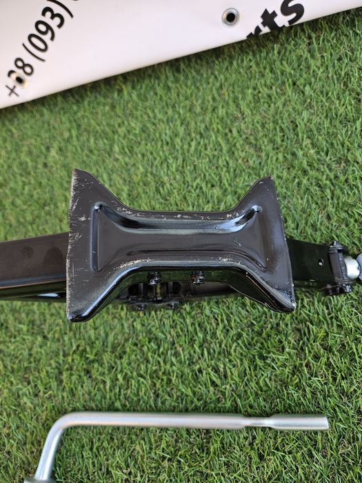 Оригінальний домкрат балоний ключ Mazda 2 2007-2025