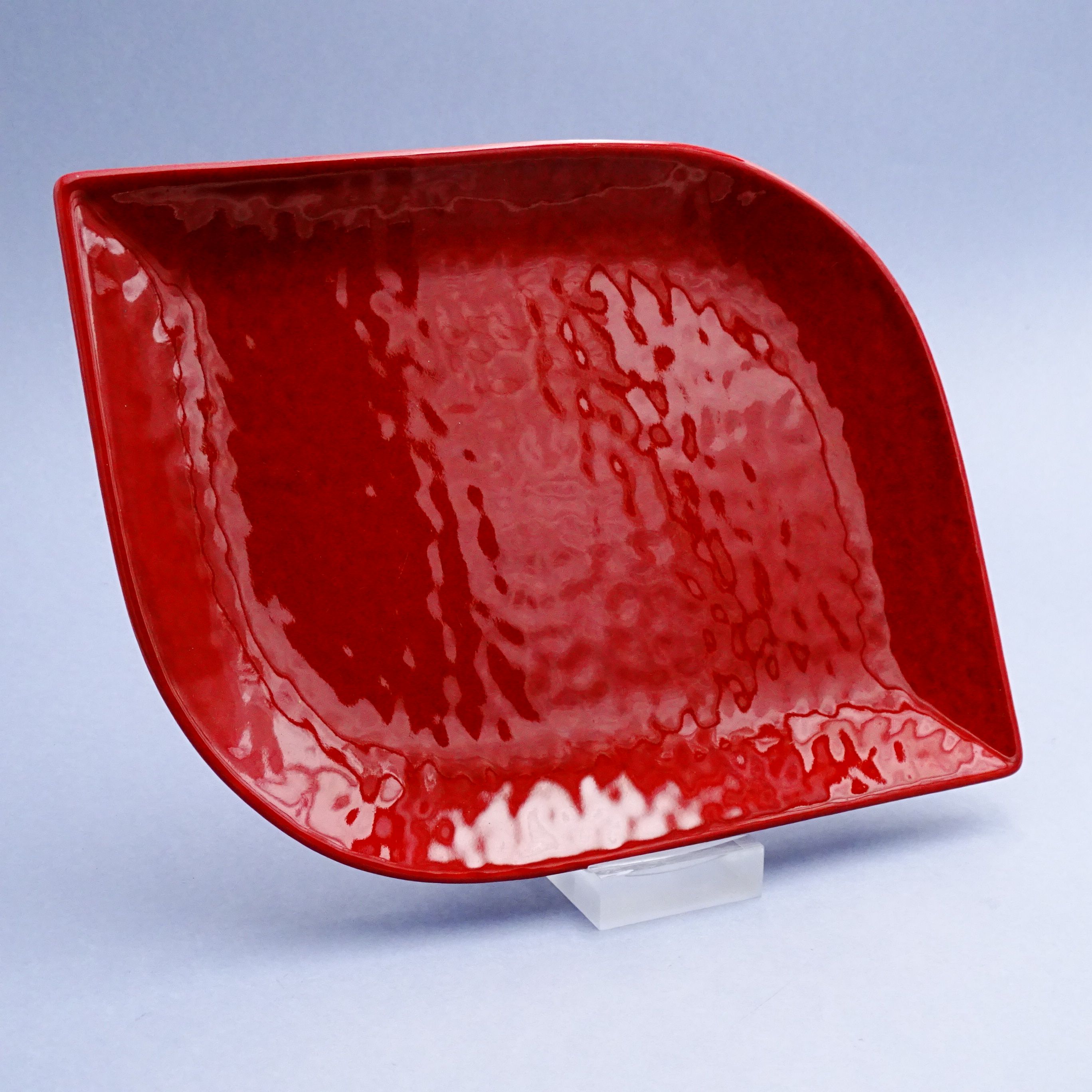 vintage krwistoczerwona designerska patera ceramiczna