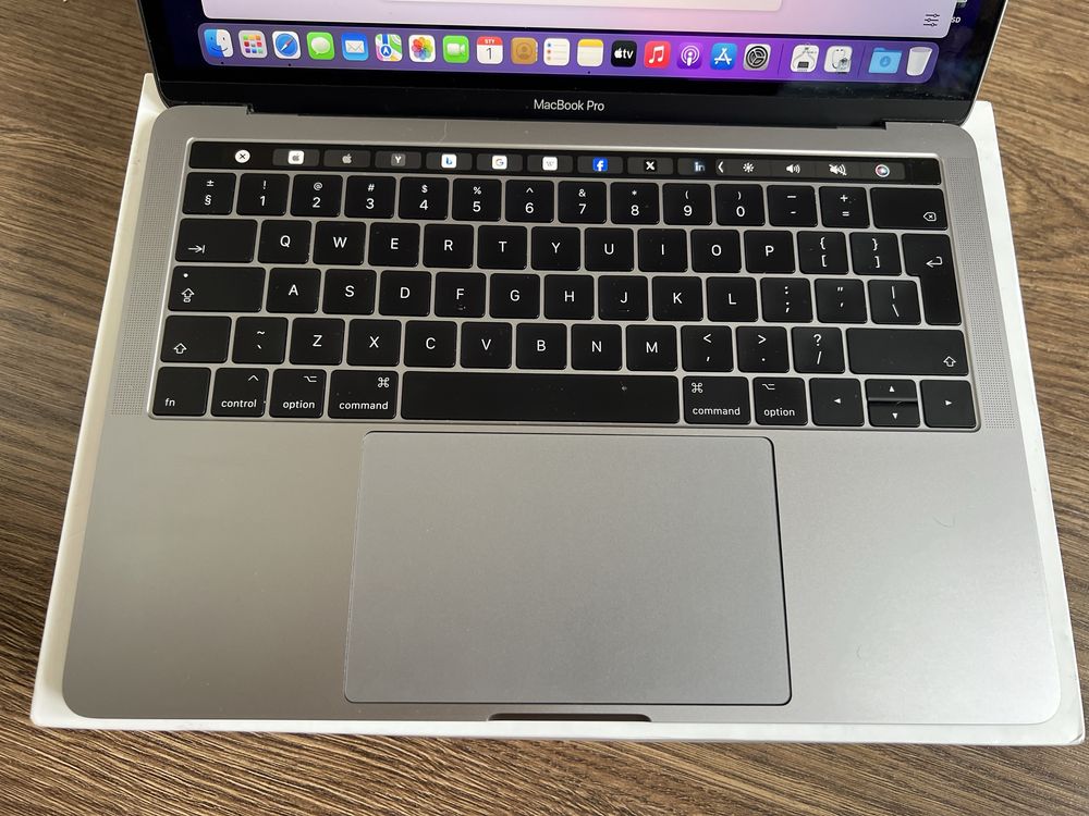 Idealny MacBook Pro 13,3” TOUCH BAR TOUCH ID 8/256 GB