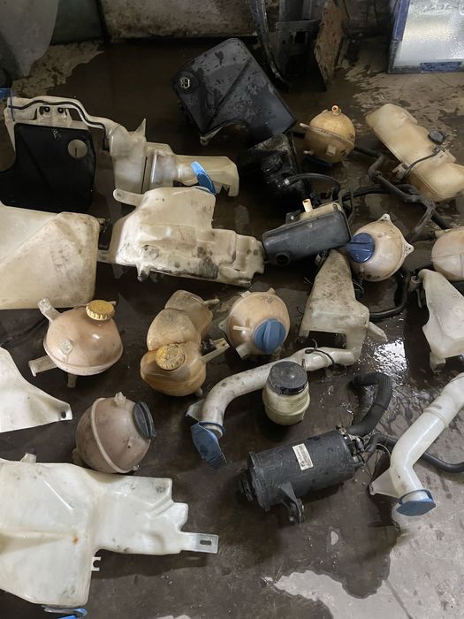 Varios peças mija mija e deposito de agua muitas marcas