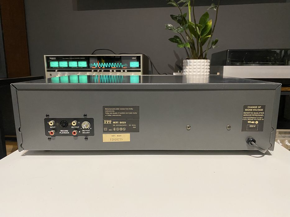 Magnetofon ITT 8021