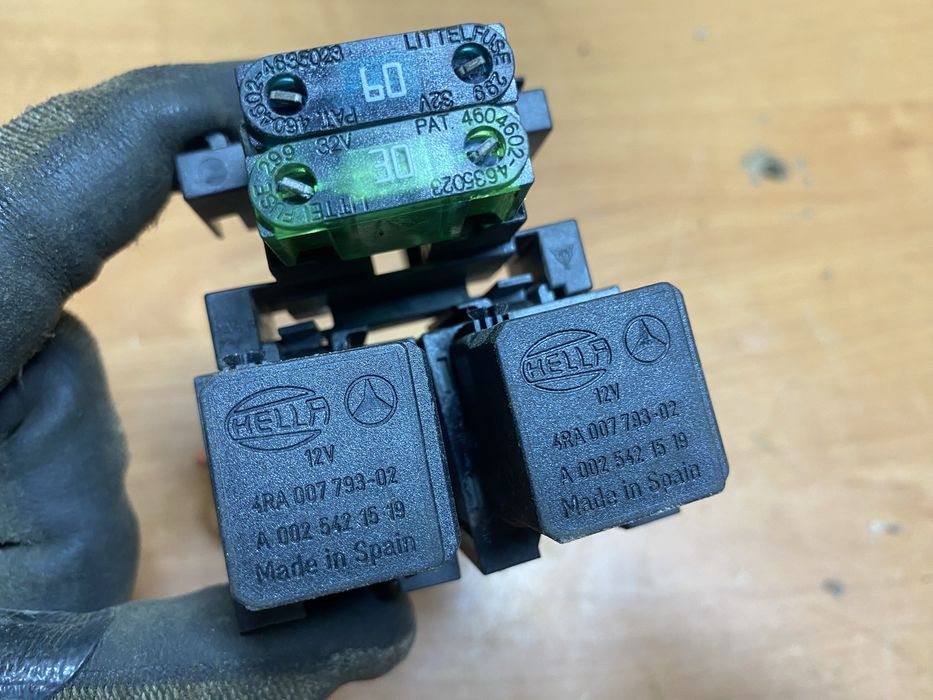 Mercedes ML163 колодка запобіжників та реле для Мерседес МЛ. З проводк