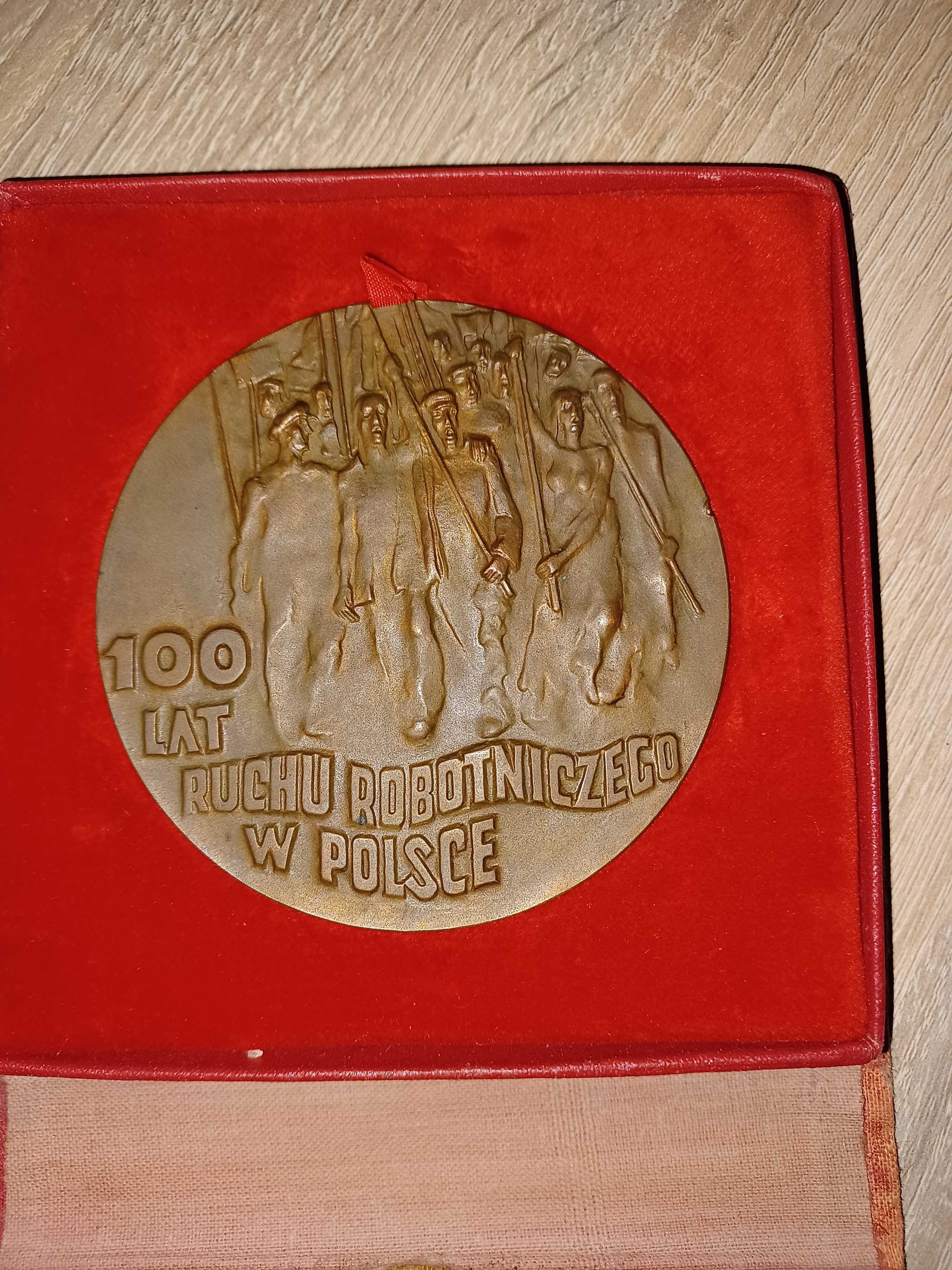 Stary medal z 1982 roku