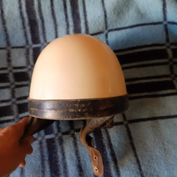 Kask Orzeszek z epoki PRL-u