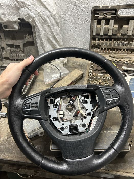 Продам руль BMW f10