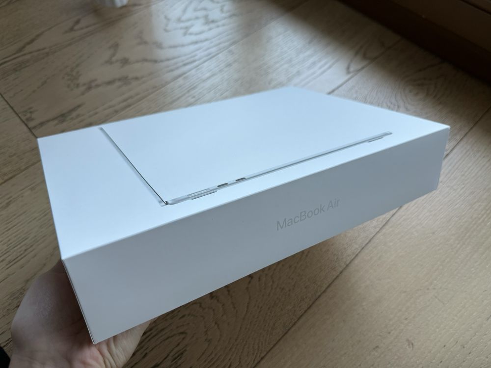 Macbook air 13.6 cala pudelko karton opakowanie