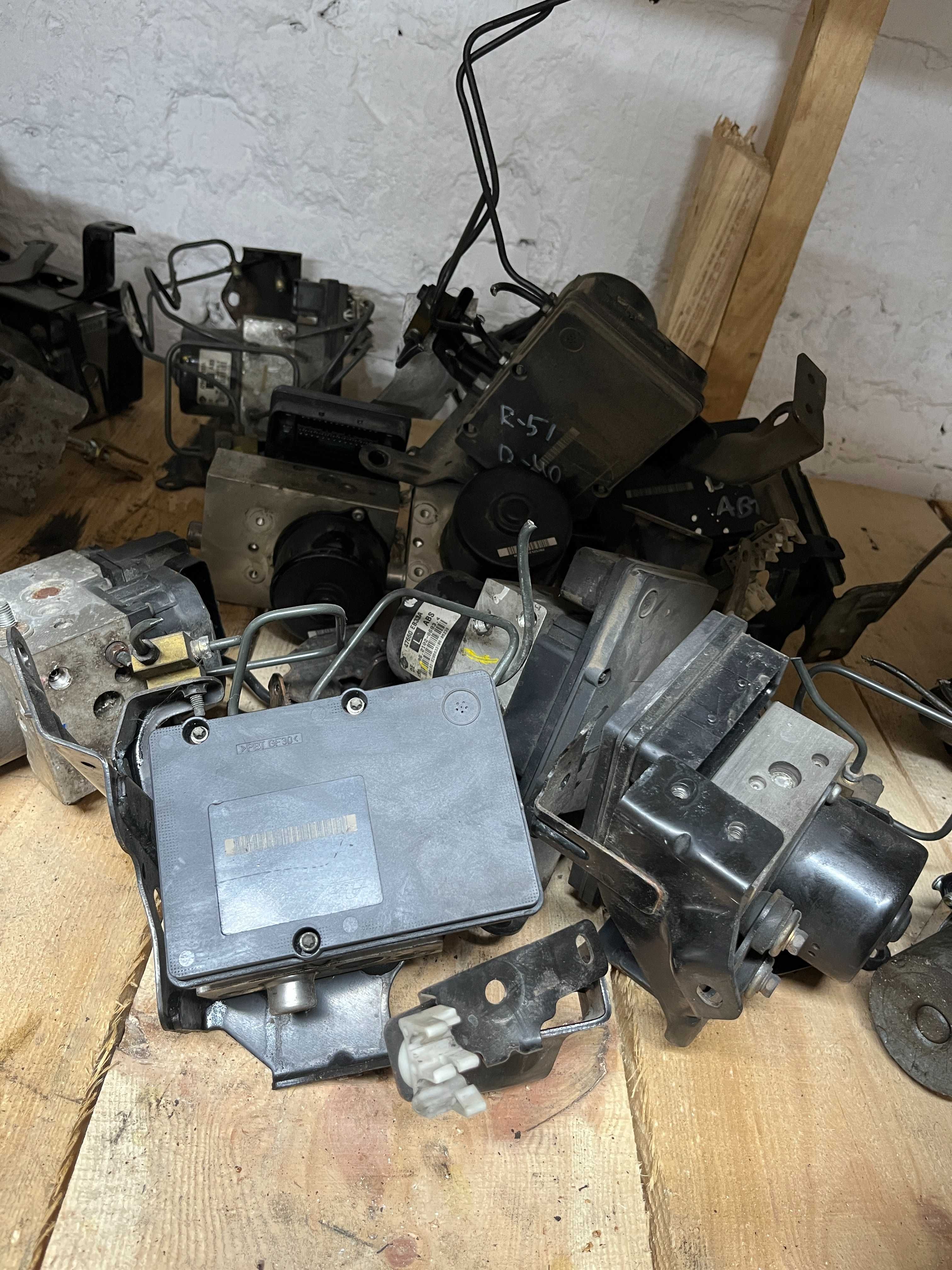 Блок абс ABS 00404911D0 Nissan Pathfinder R51 Navara D40 D22