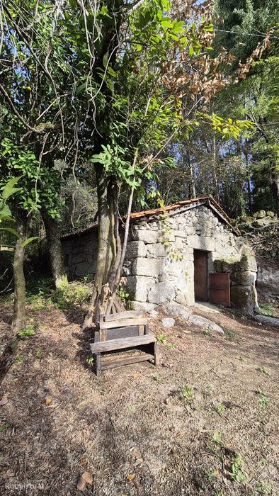 Terreno com Ruína em Pedra às Portas do Gerês – Póvoa de Lanhoso