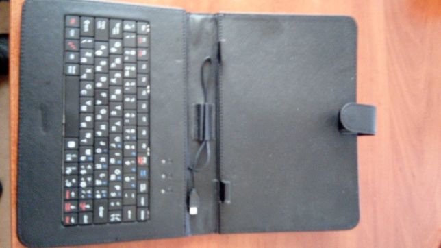 Универсальный чехол с клавиатурой для планшетов с диагон 8"-9" Black