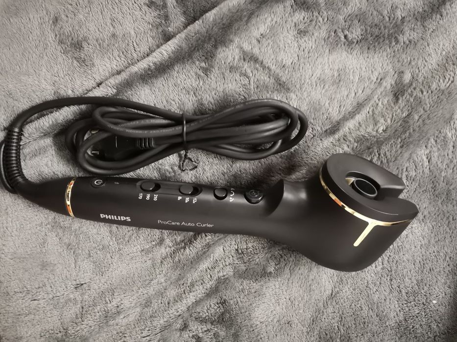 Різні плойки для догляду за волоссям