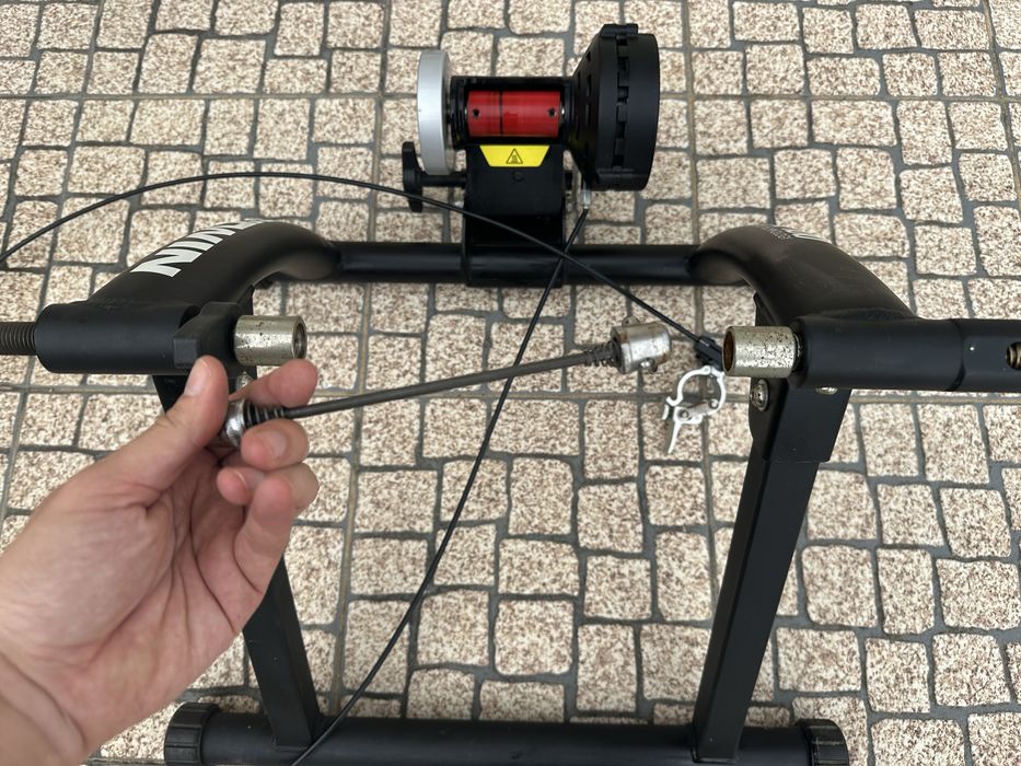 Rolo treino indoor btwin inride 100 inclui eixo aperto rapido