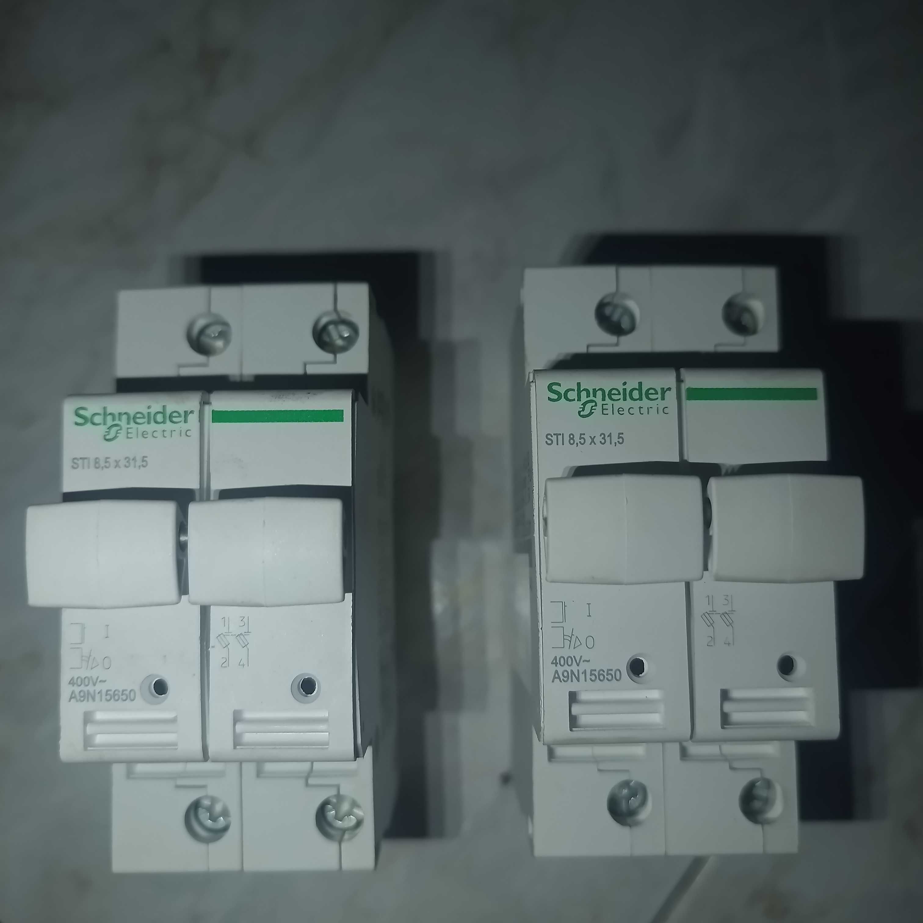 Разъединитель Предохранителей Schneider Electric STI, 2P,20A,8x31