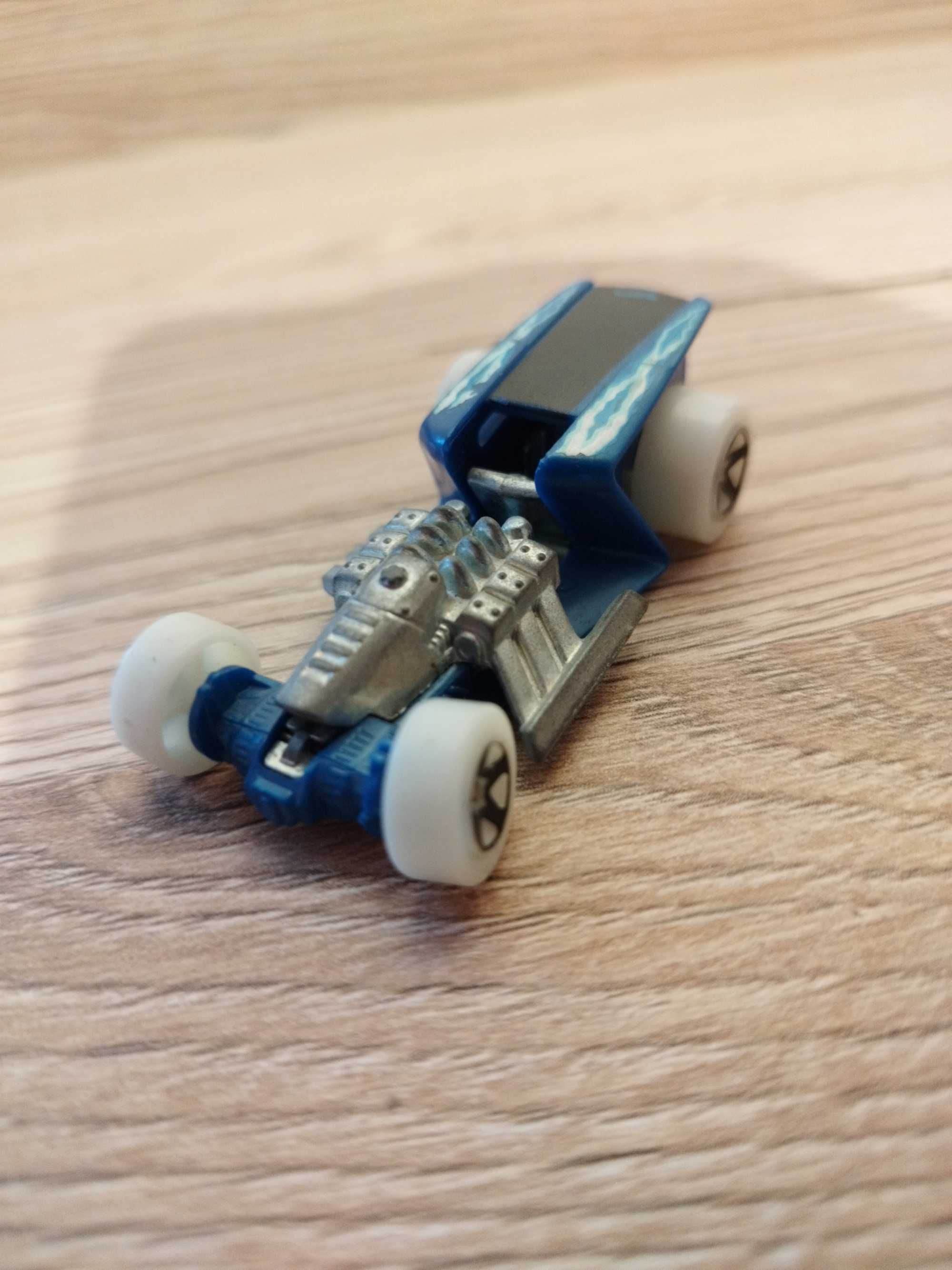 Sprzedam 8 fajnych modeli aut Hot Wheels!