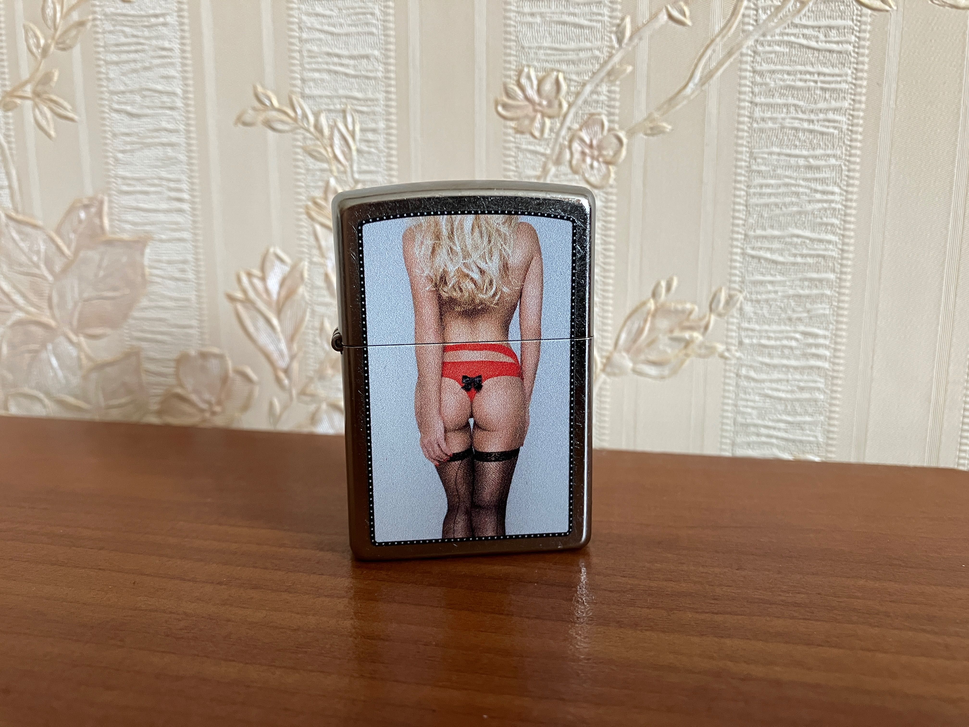 Запальничка Zippo Sexy Red thong. Girl Collection. Оригінал!