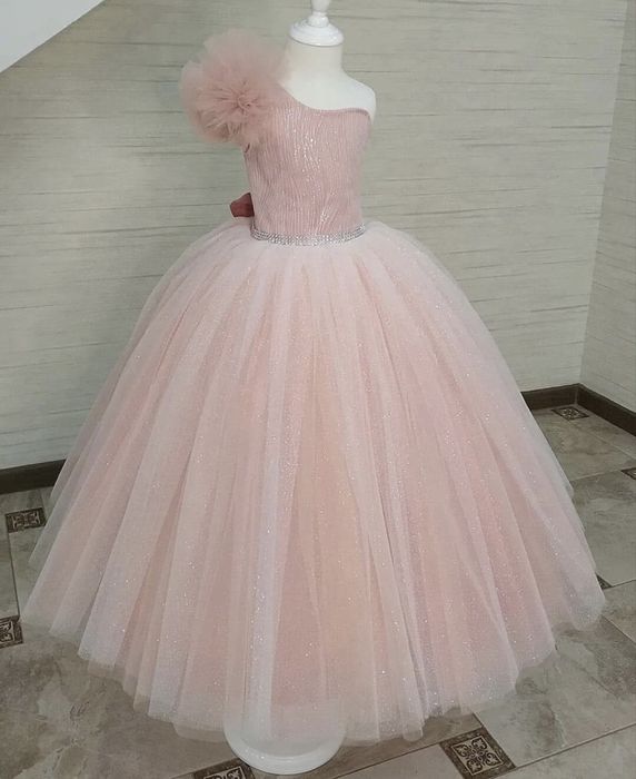 Плаття на випускний