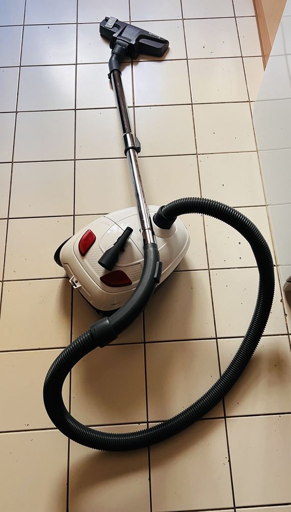 Aspirador Kunft com filtro Hepa