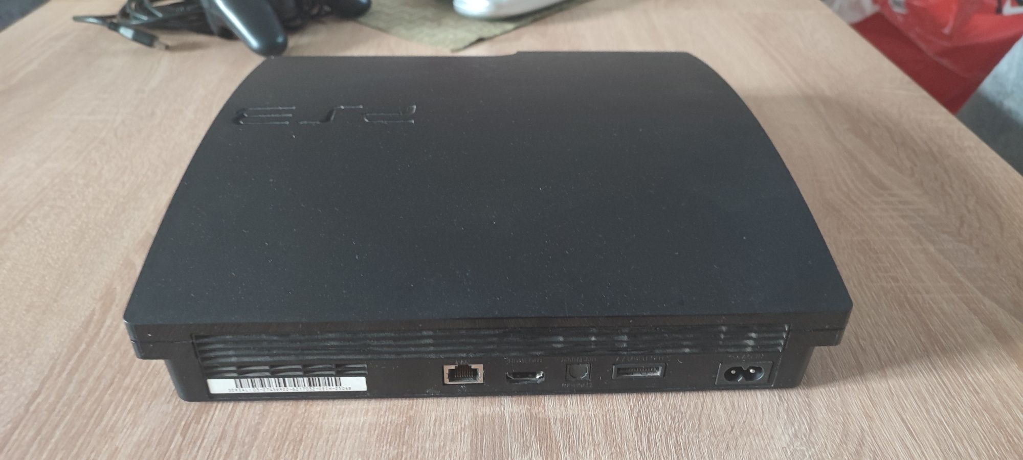 PlayStation 3 + pad przewodowy I okablowanie