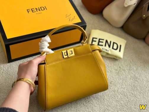 Torebka damska elegancka Fendi Peekaboo