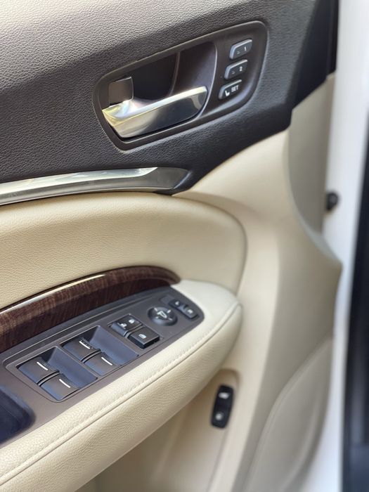 Автомобіль Acura MDX Акура