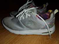 Buty sportowe materiałowe