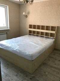 Світле двоспальне ліжко без матрацу 160 х 200 см