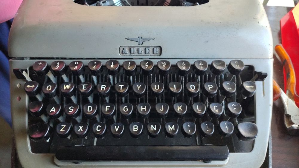 Máquina escrever Adler