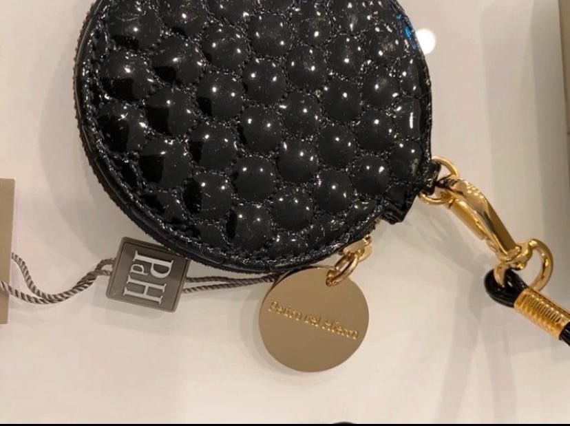 Pedro del Hierro porta moedaa