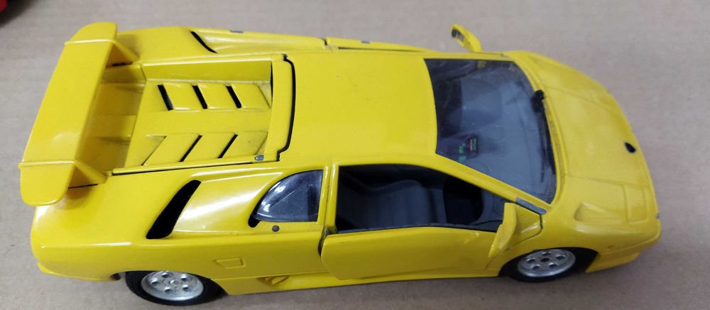 Miniaturas Burago. Escala 1/24