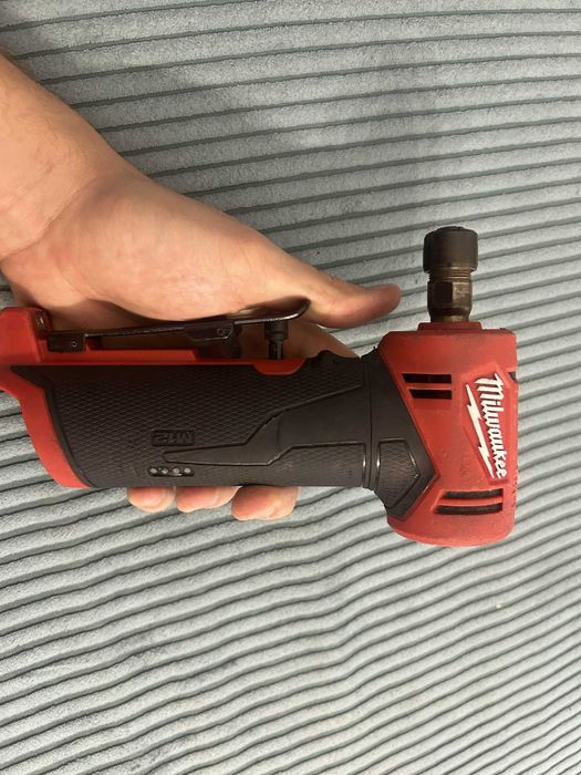 OKAZJA! Milwaukee M12 FDGA – szlifierka kątowa prosta mini.